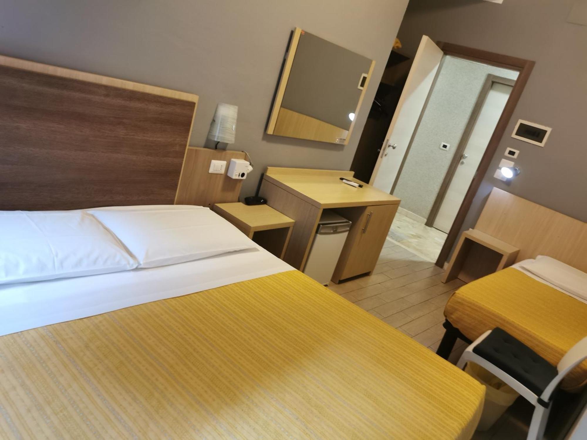 Hotel Bissi Milánó Szoba fotó